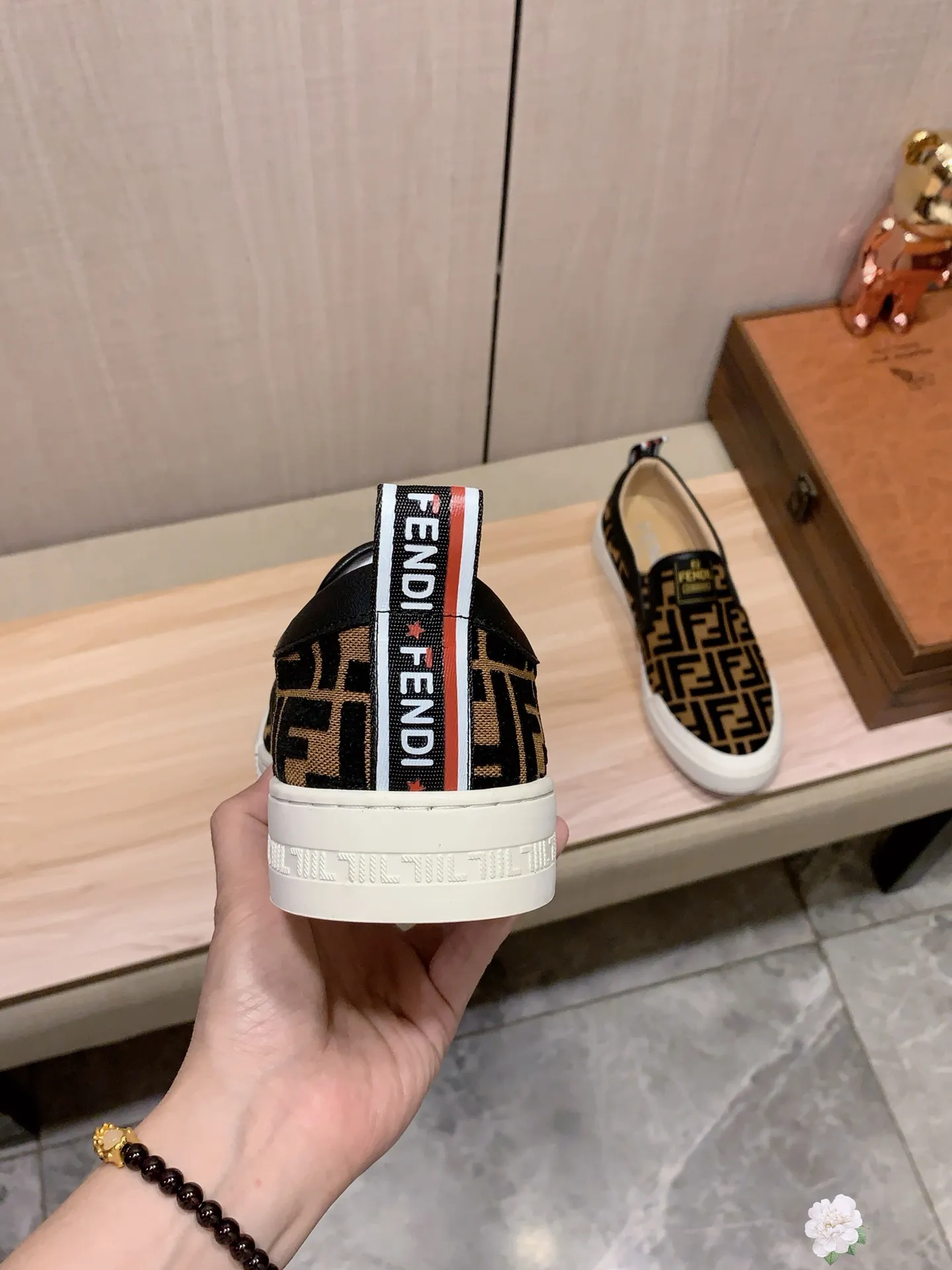 Men's men's shoes💰380💰💰🎩🎩[Lightning][Lightning] "FENDI*" The latest and most popular casual shoes, top brand [Seduce] luxury~purchase, top~quality. [Strong] The upper is made of imported breathable cloth fabric with cowhide material ➕ breathable sheepskin feet (•) and fine workmanship. The original stylish and stylish soft rubber wear-resistant and non-slip outsole is light and comfortable on the feet. The real thing looks better when photographed. No. 2291: code: 38-44, 3️⃣ colors selected